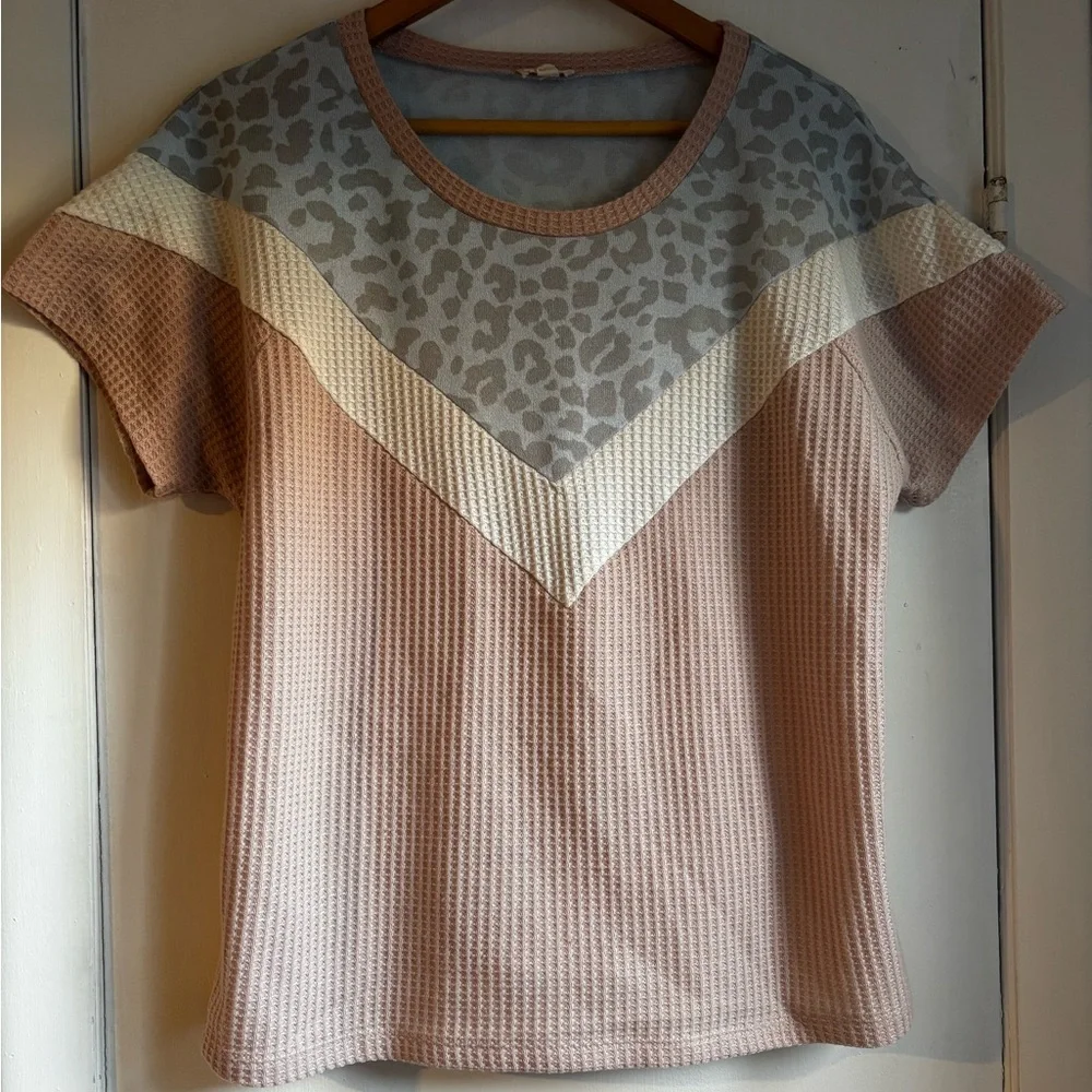 Hem & Thread Blue, Blush and White Short Sleeve Top - Picture 3 of 8